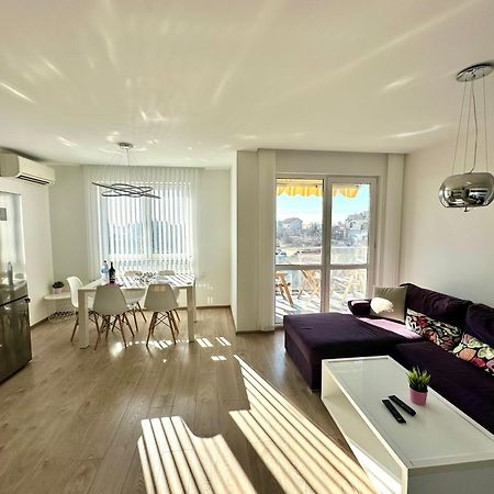 Briz Apartment; 2 Bdr; 6 Guests; Private Parking Varna Exterior photo